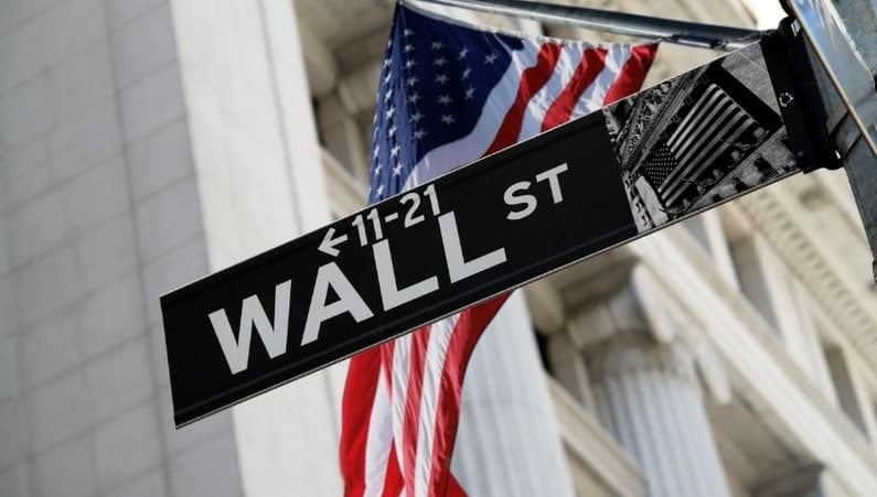 wall-street-sign-with-us-flag-behind-picture-id173598950.jpg